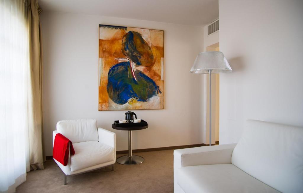Executive Suite,25201086:JPEG