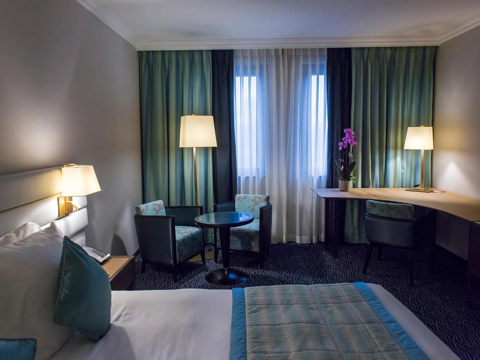 Traditional Double Room or Twin Room,279845125:JPEG