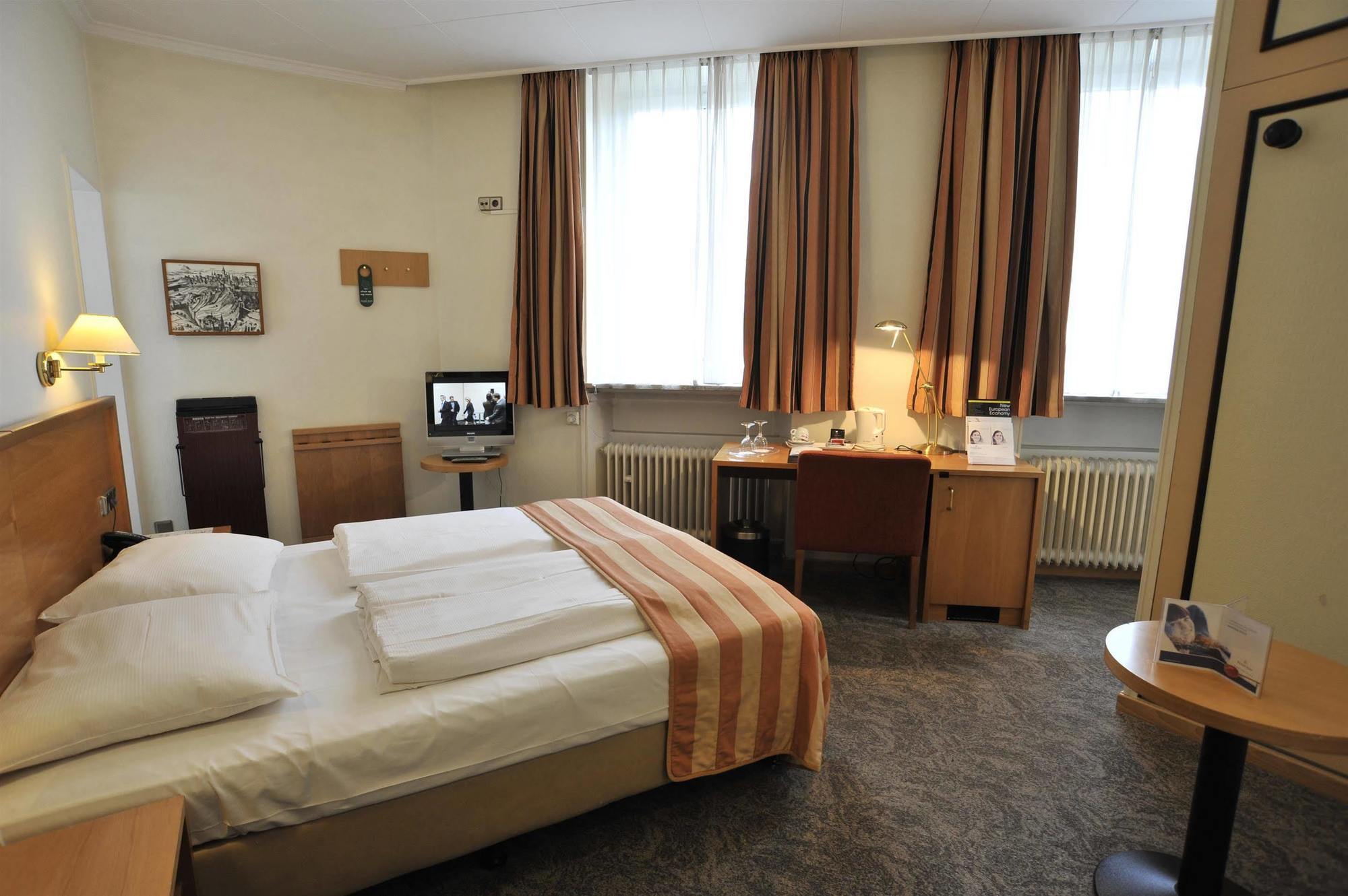 Triple Room,683508738:JPEG